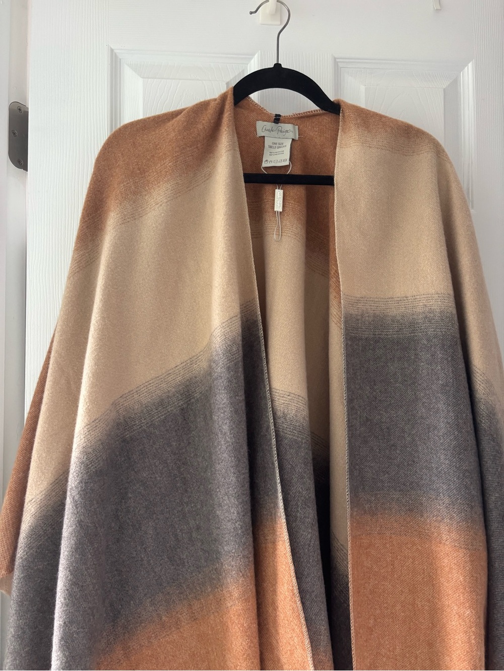 NWT Charlie Paige Ombre Fringe Poncho - Tan, Cream & Gray - Picture 2 of 7